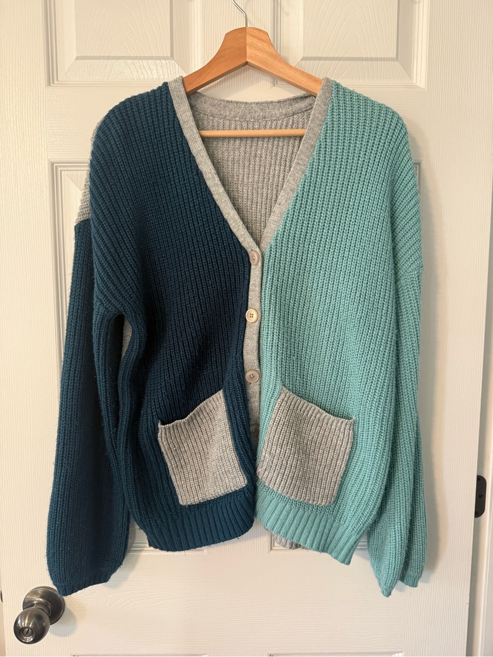 UNBRANDED V-NECK KNIT CARDIGAN SZ XL